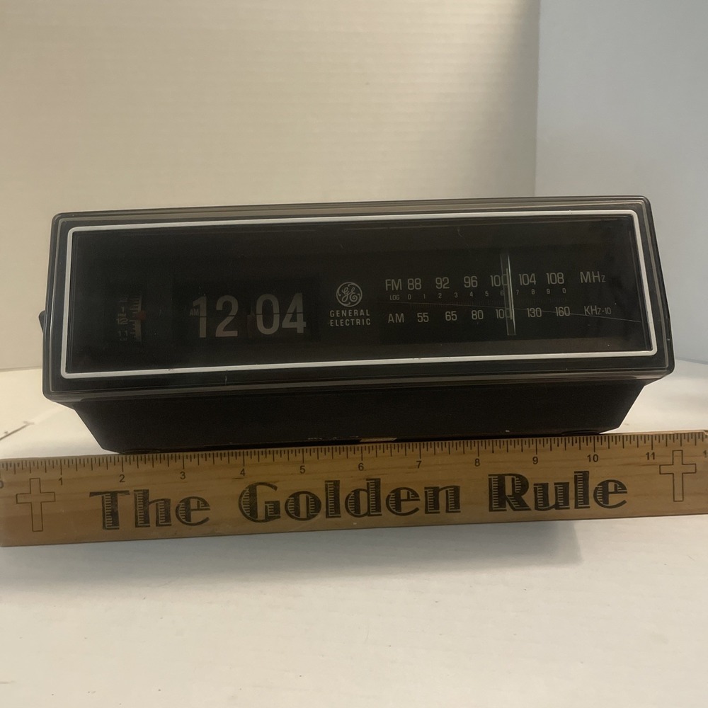 Vintage 1984 General Electric Flip Clock Radio Alarm Clock 7-4305F WORKING